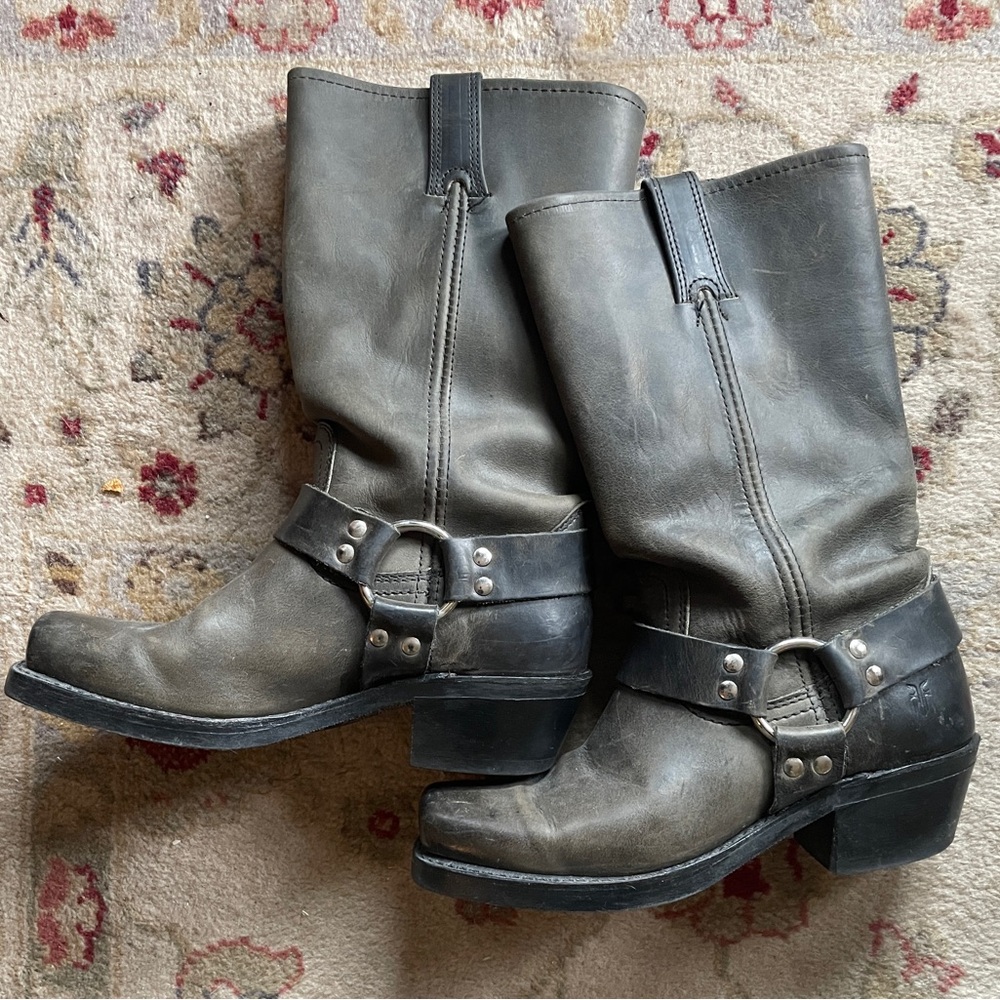 HOT Rare Frye 12R boots in discontinued color SMOKE